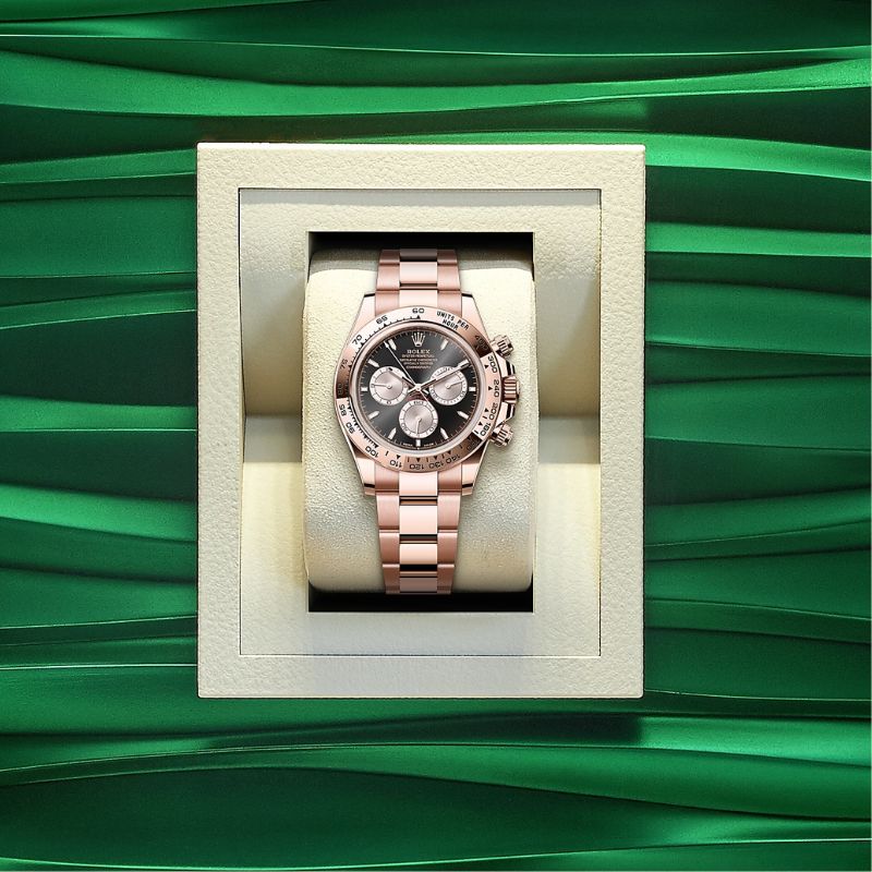 Watch Oyster Perpetual Cosmograph Daytona in Everose gold with a vivid black